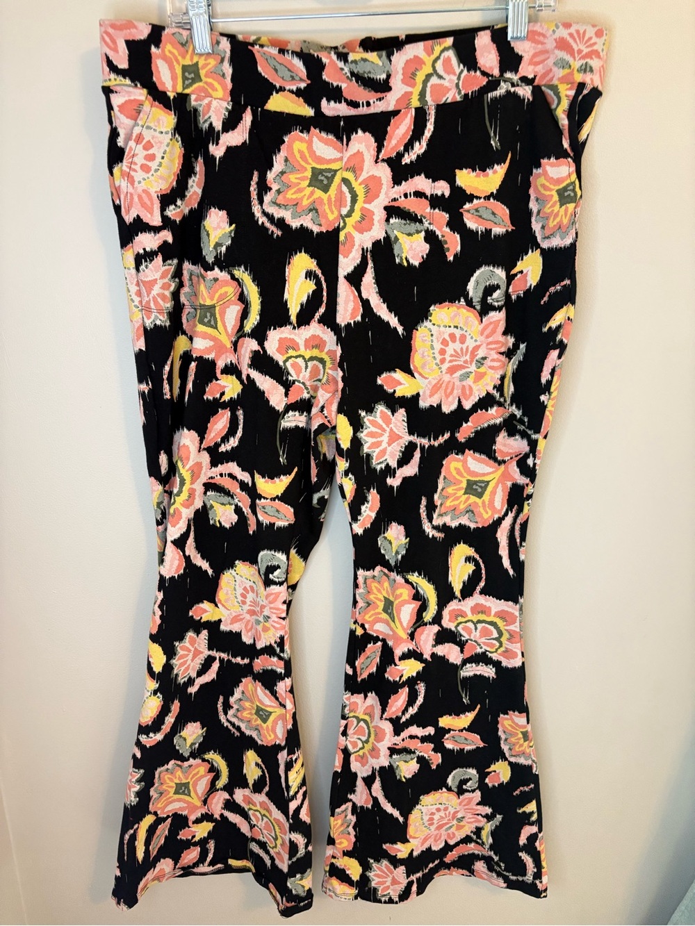 Torrid Floral Bell Bottom Pants Size 3 Plus Boho Flare w Pockets